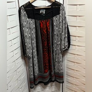 NWT Gabby Skye Printed Light Dress